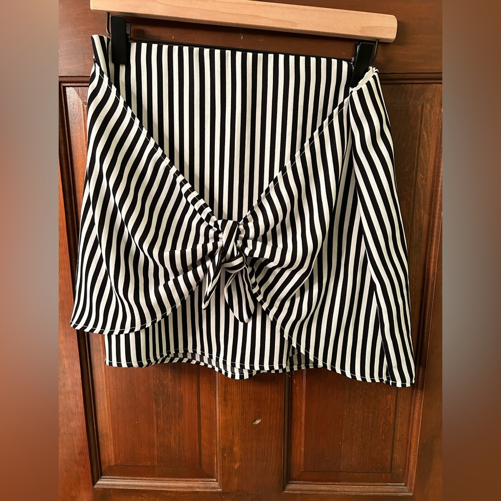 living doll Cute Black and White Striped Skirt with tie front. Size 1.